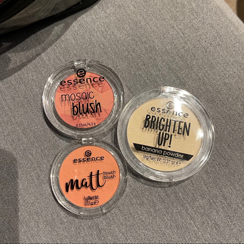 essence banana powder, blush